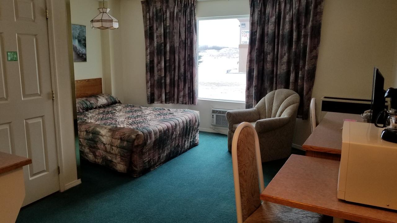 Western Budget Motel Cold Lake Экстерьер фото