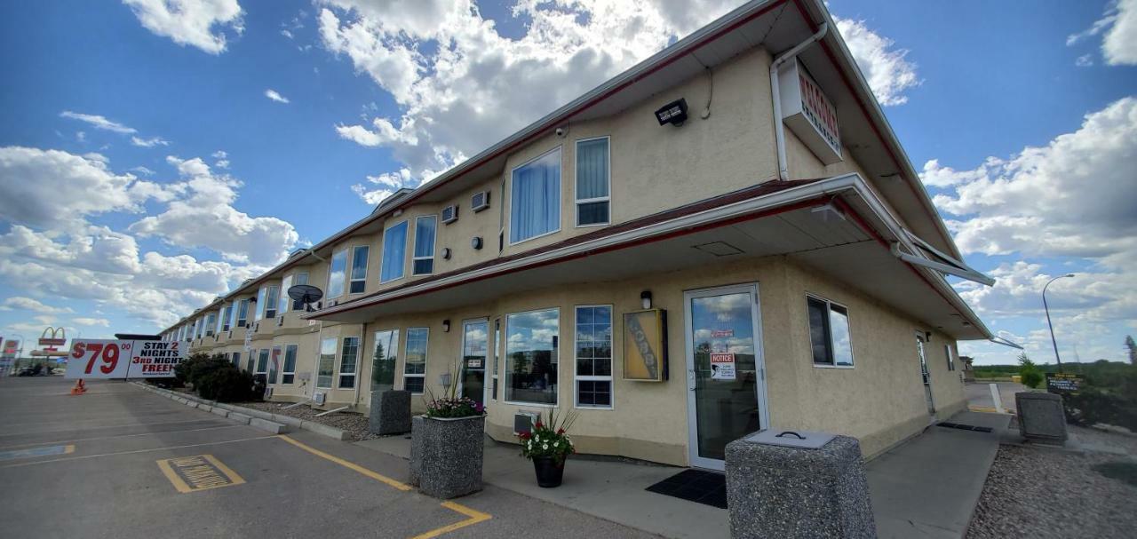 Western Budget Motel Cold Lake Экстерьер фото