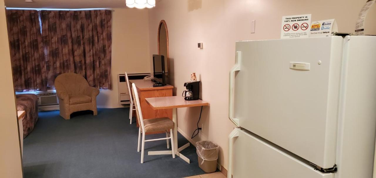 Western Budget Motel Cold Lake Экстерьер фото